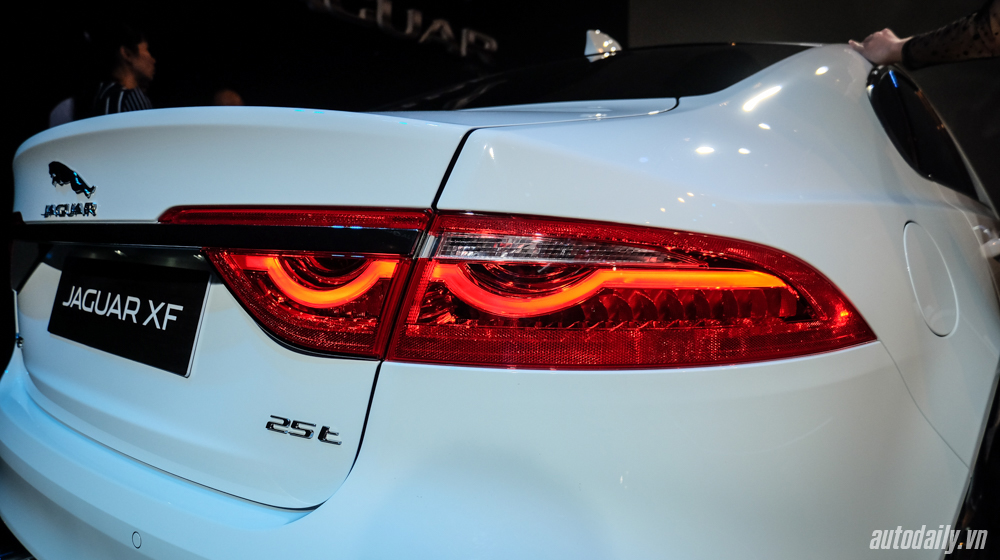 Ảnh chi tiết ngoại thất Jaguar XF thế hệ mới Jaguar XF (6).jpg