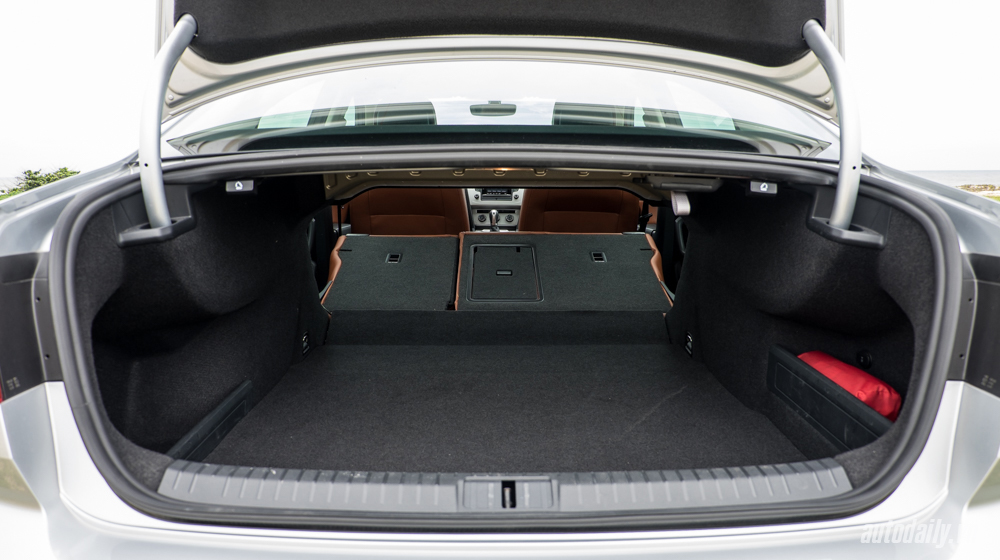 Ảnh ngoại thất Volkswagen Passat 2016 Passat (11).jpg