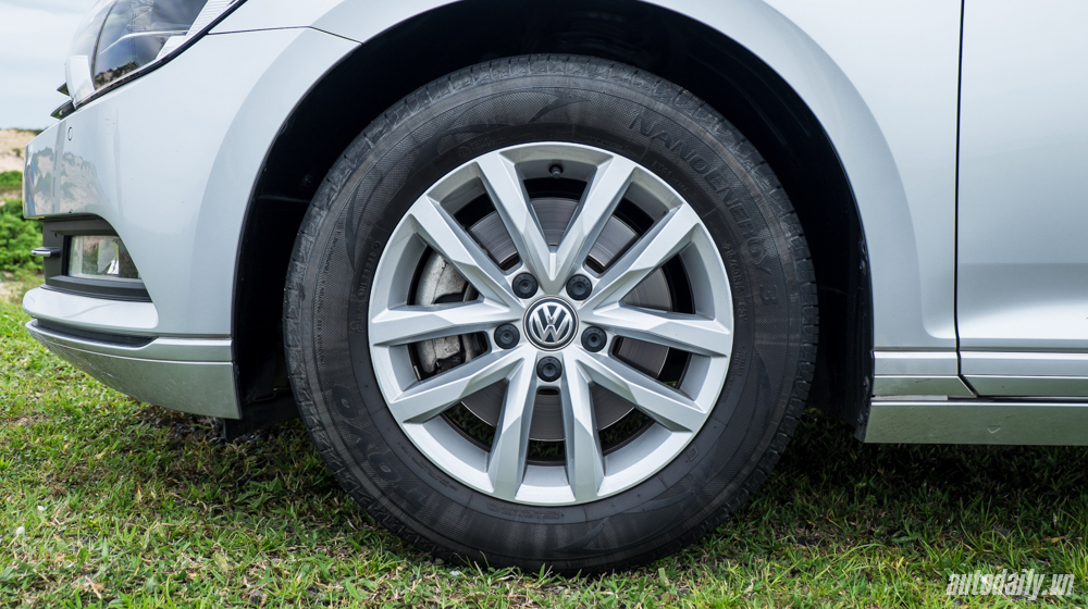 Ảnh ngoại thất Volkswagen Passat 2016 Passat (7).jpg