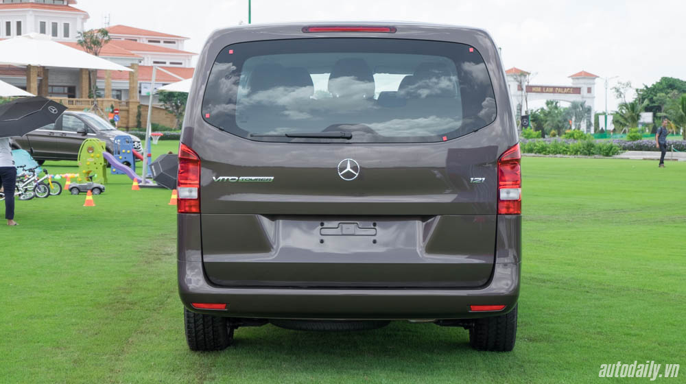 Mercedes-Benz Vito Tourer 121 bọc da và ốp gỗ nội thất Vito (12).jpg