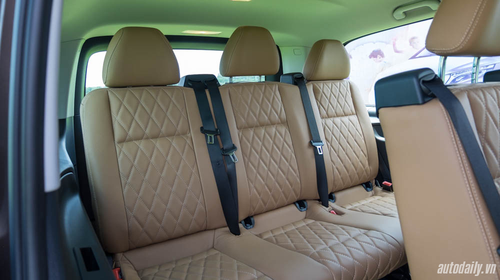 Mercedes-Benz Vito Tourer 121 bọc da và ốp gỗ nội thất Vito (22).jpg
