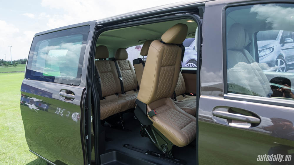 Mercedes-Benz Vito Tourer 121 bọc da và ốp gỗ nội thất Vito (23).jpg