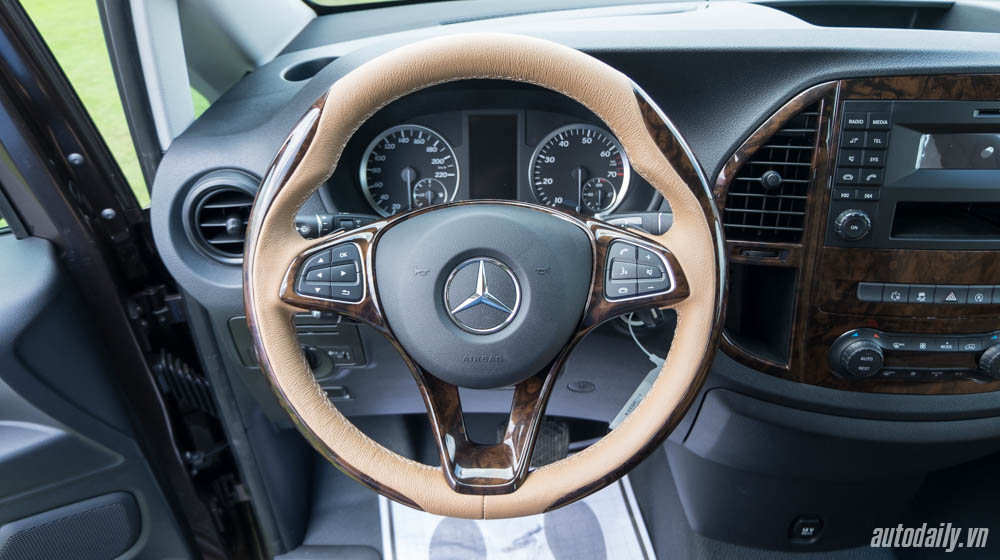 Mercedes-Benz Vito Tourer 121 bọc da và ốp gỗ nội thất Vito (27).jpg