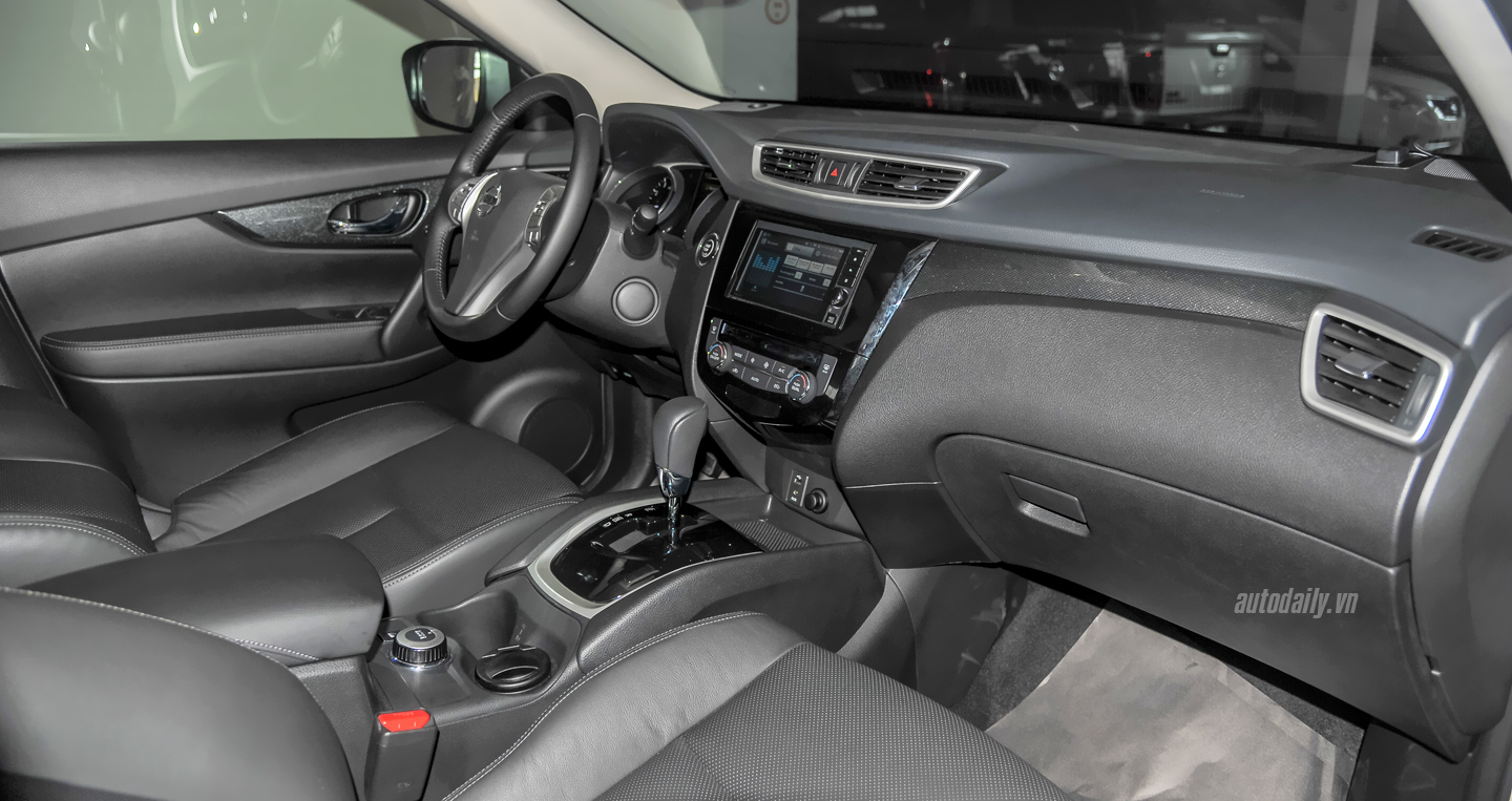 Ảnh chi tiết Nissan X-Trail 2016 tại đại lý ở Hà Nội X-Trail (18).jpg