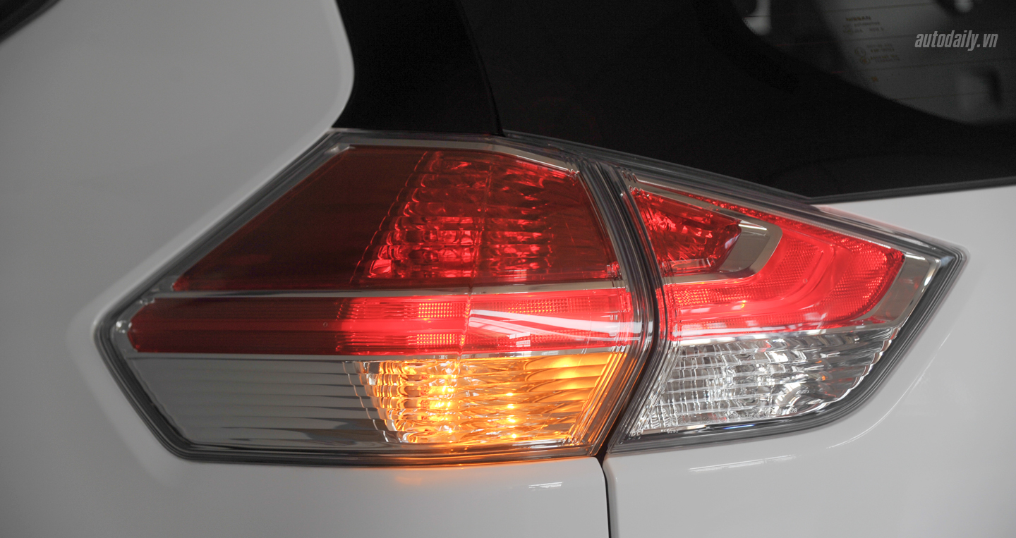 Ảnh chi tiết Nissan X-Trail 2016 tại đại lý ở Hà Nội X-Trail (8).jpg