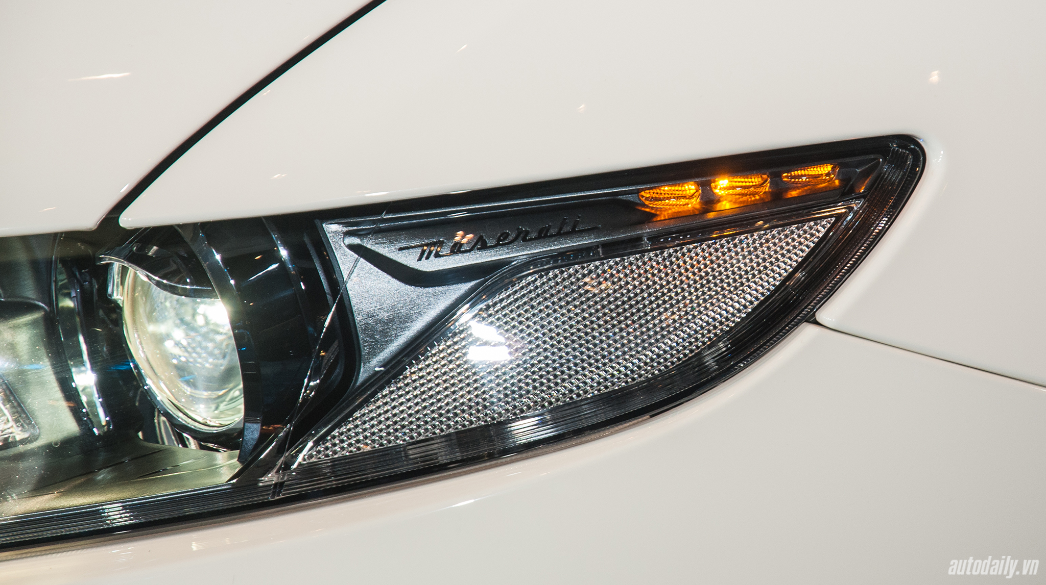 Ảnh chi tiết ngoại thất Maserati Levante tại Việt Nam ngoai that Maserati Levante (11).jpg