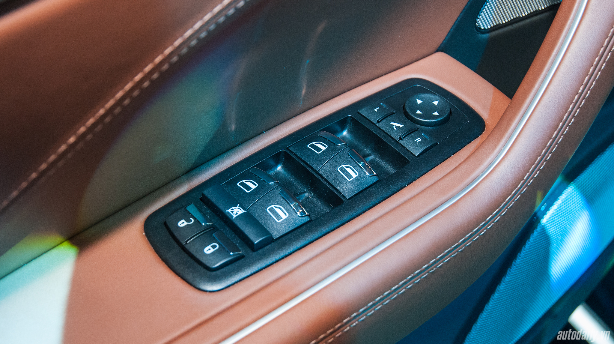 Ảnh chi tiết nội thất Maserati Levante tại Việt Nam noi that Maserati Levante (16).jpg