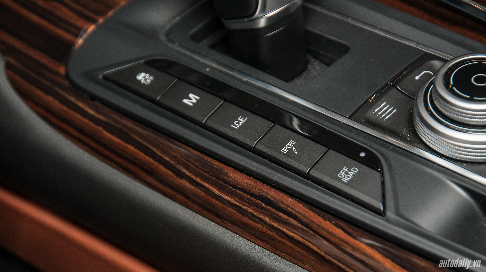 Ảnh chi tiết nội thất Maserati Levante tại Việt Nam noi that Maserati Levante (28).jpg