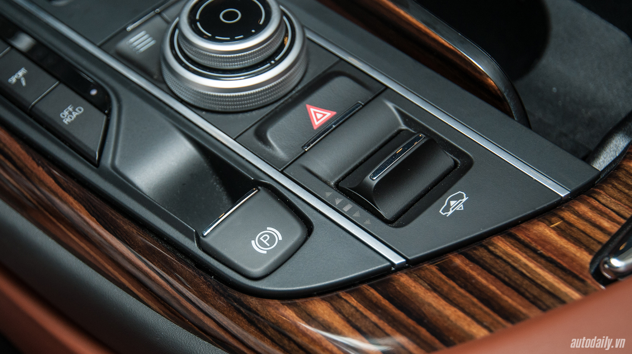 Ảnh chi tiết nội thất Maserati Levante tại Việt Nam noi that Maserati Levante (29).jpg