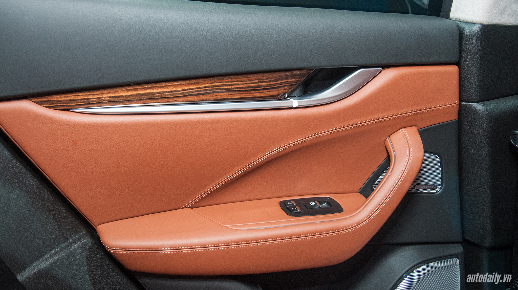 Ảnh chi tiết nội thất Maserati Levante tại Việt Nam noi that Maserati Levante (7).jpg