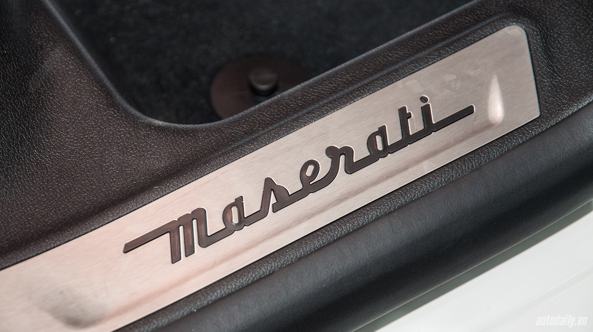Ảnh chi tiết nội thất Maserati Levante tại Việt Nam noi that Maserati Levante (8).jpg