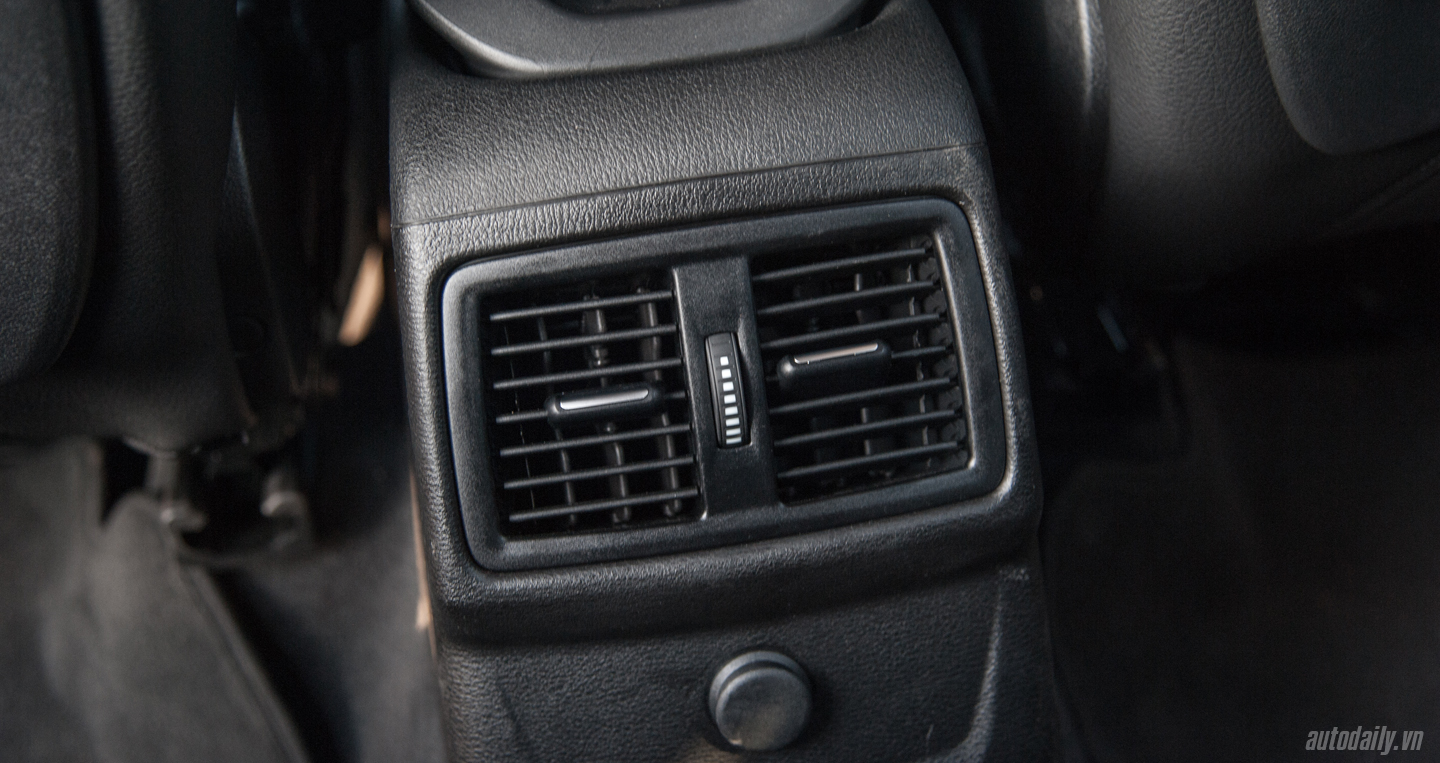 Ảnh chi tiết đánh giá BMW X1 thế hệ thứ 2 BMW X1 2016 Autodaily (17).jpg