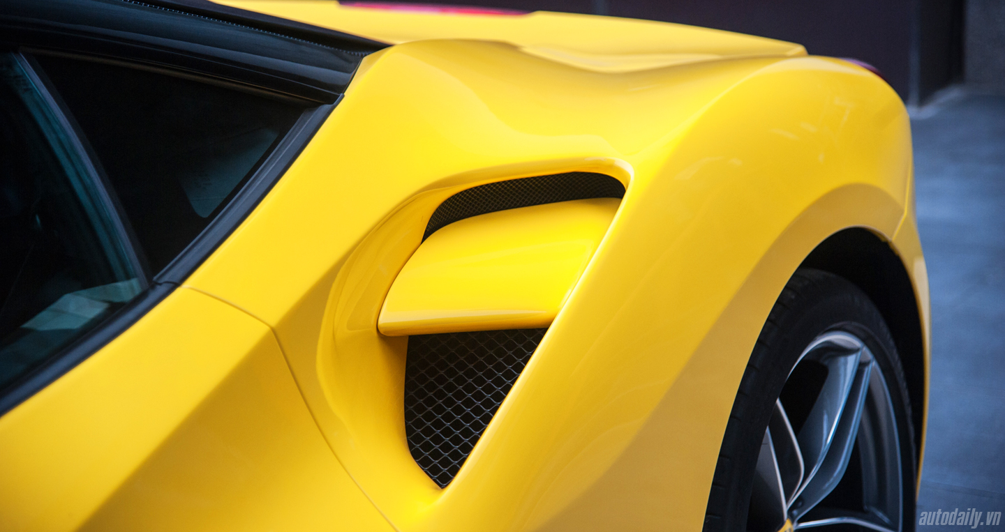 Ảnh chi tiết Ferrari 488 GTB màu vàng đầu tiên tại Hà Nội Ferrari 488 GTB Autodaily (13).jpg