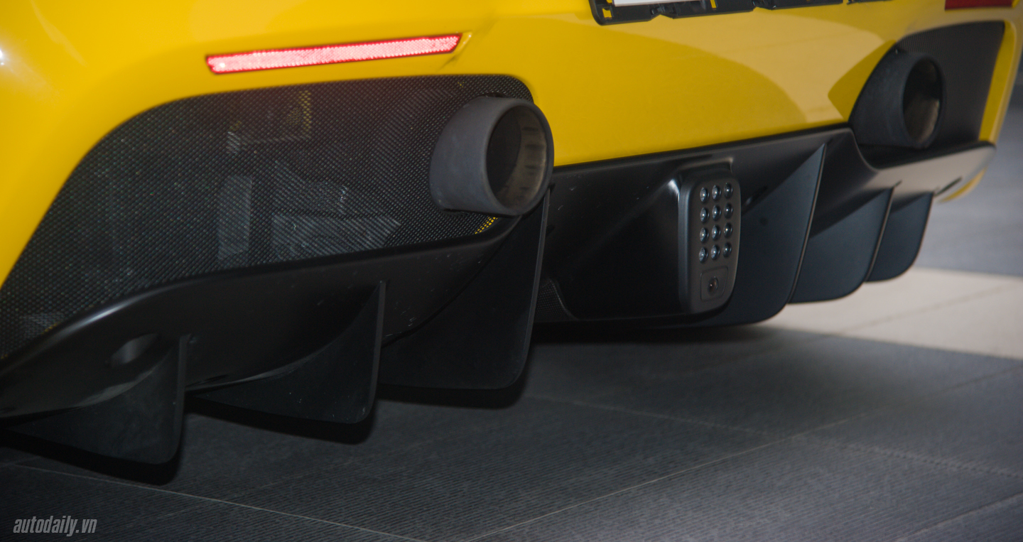 Ảnh chi tiết Ferrari 488 GTB màu vàng đầu tiên tại Hà Nội Ferrari 488 GTB Autodaily (15).JPG