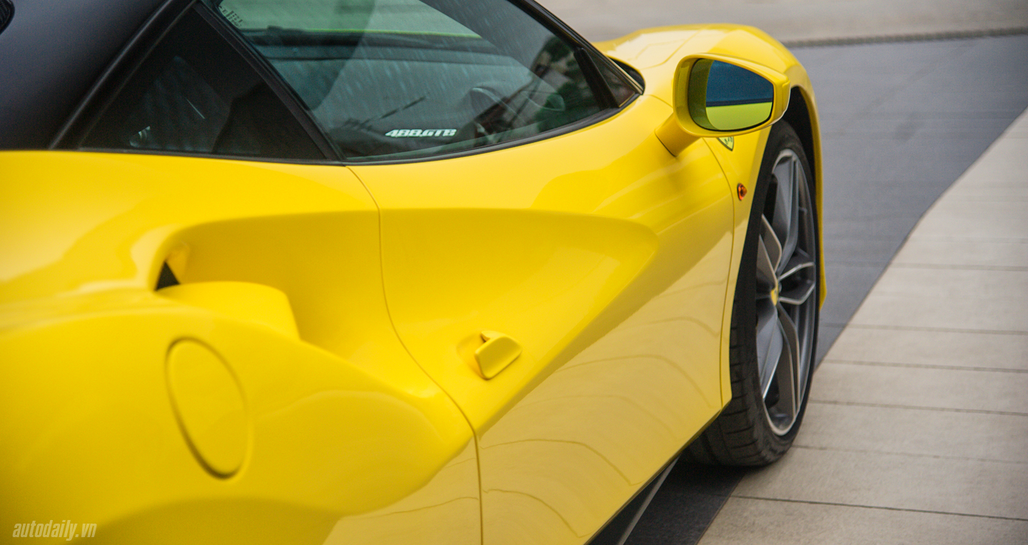 Ảnh chi tiết Ferrari 488 GTB màu vàng đầu tiên tại Hà Nội Ferrari 488 GTB Autodaily (17).JPG