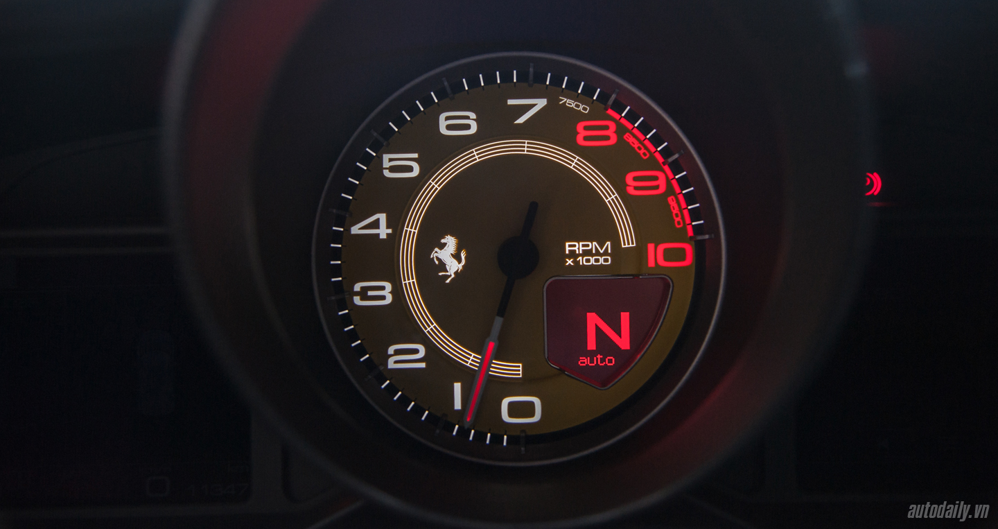 Ảnh chi tiết Ferrari 488 GTB màu vàng đầu tiên tại Hà Nội Ferrari 488 GTB Autodaily (28).JPG