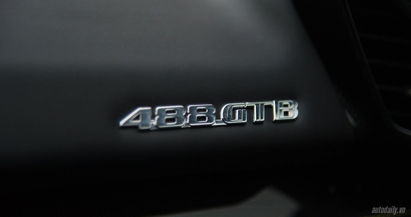 Ảnh chi tiết Ferrari 488 GTB màu vàng đầu tiên tại Hà Nội Ferrari 488 GTB Autodaily (29).JPG