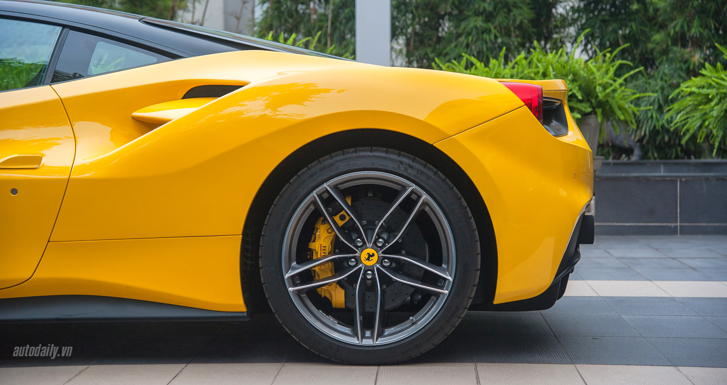 Ảnh chi tiết Ferrari 488 GTB màu vàng đầu tiên tại Hà Nội Ferrari 488 GTB Autodaily (6).JPG