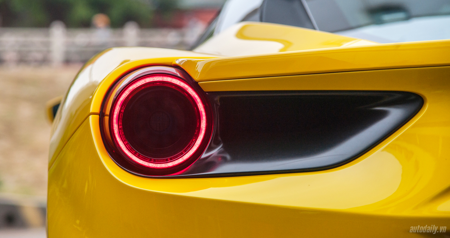 Ảnh chi tiết Ferrari 488 GTB màu vàng đầu tiên tại Hà Nội Ferrari 488 GTB Autodaily (8).JPG