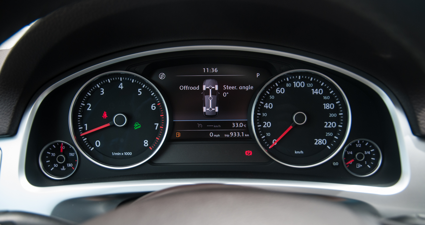 Ảnh chi tiết nội thất Volkswagen Touareg adc-5513.jpg