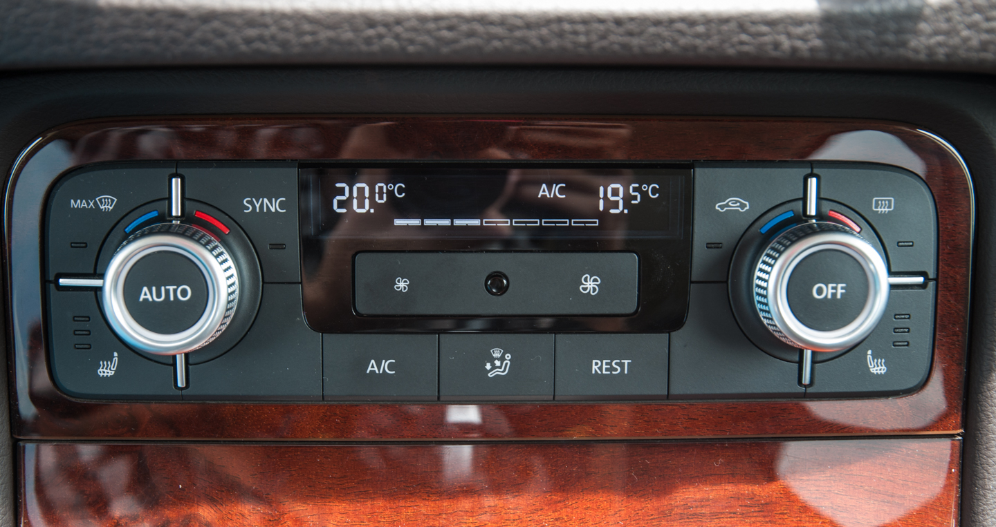 Ảnh chi tiết nội thất Volkswagen Touareg adc-5520.jpg