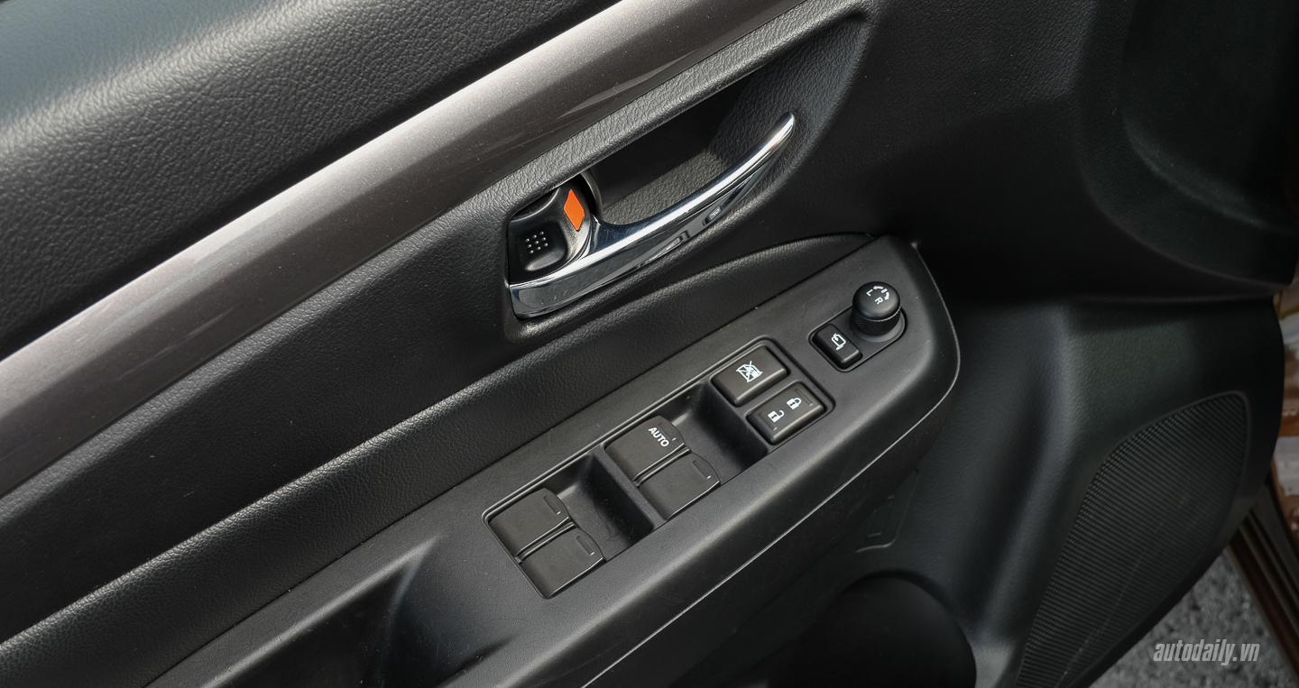 Ảnh nội thất Suzuki Ciaz suzuki-ciaz-16.jpg