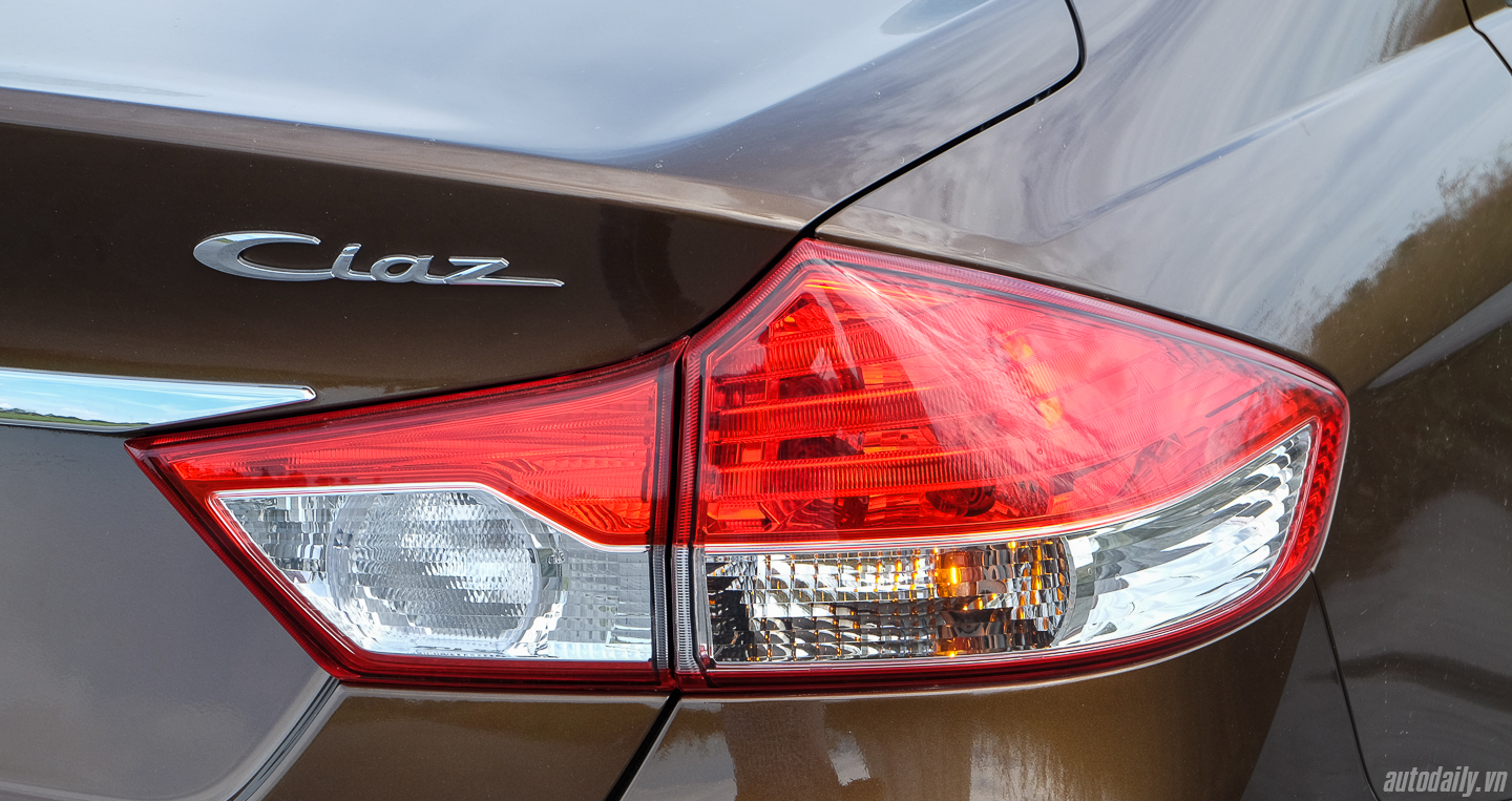 Ảnh ngoại thất Suzuki Ciaz suzuki-ciaz-28-1.jpg