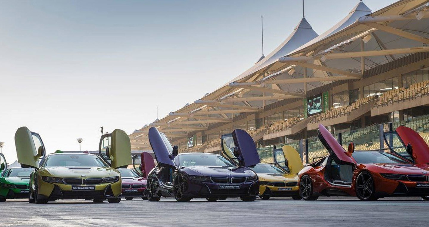 Dàn BMW i8 đủ sắc màu tụ họp colorful-bmw-i8s-at-yas-marina-circuit-13.jpg