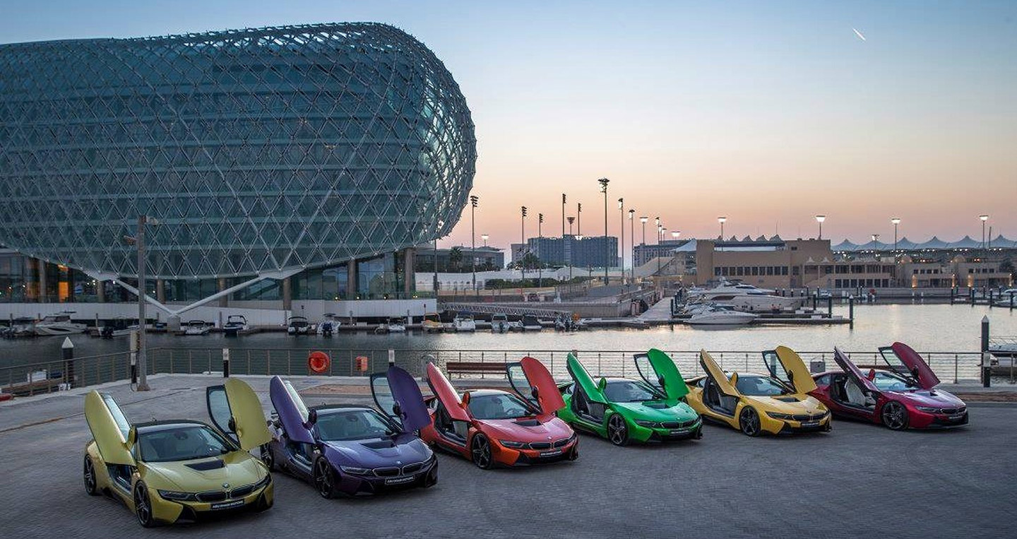 Dàn BMW i8 đủ sắc màu tụ họp colorful-bmw-i8s-at-yas-marina-circuit-16.jpg