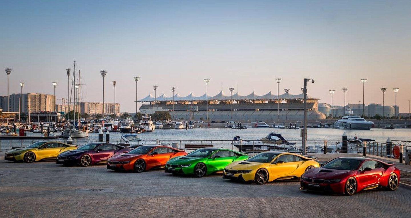 Dàn BMW i8 đủ sắc màu tụ họp colorful-bmw-i8s-at-yas-marina-circuit-4.jpg