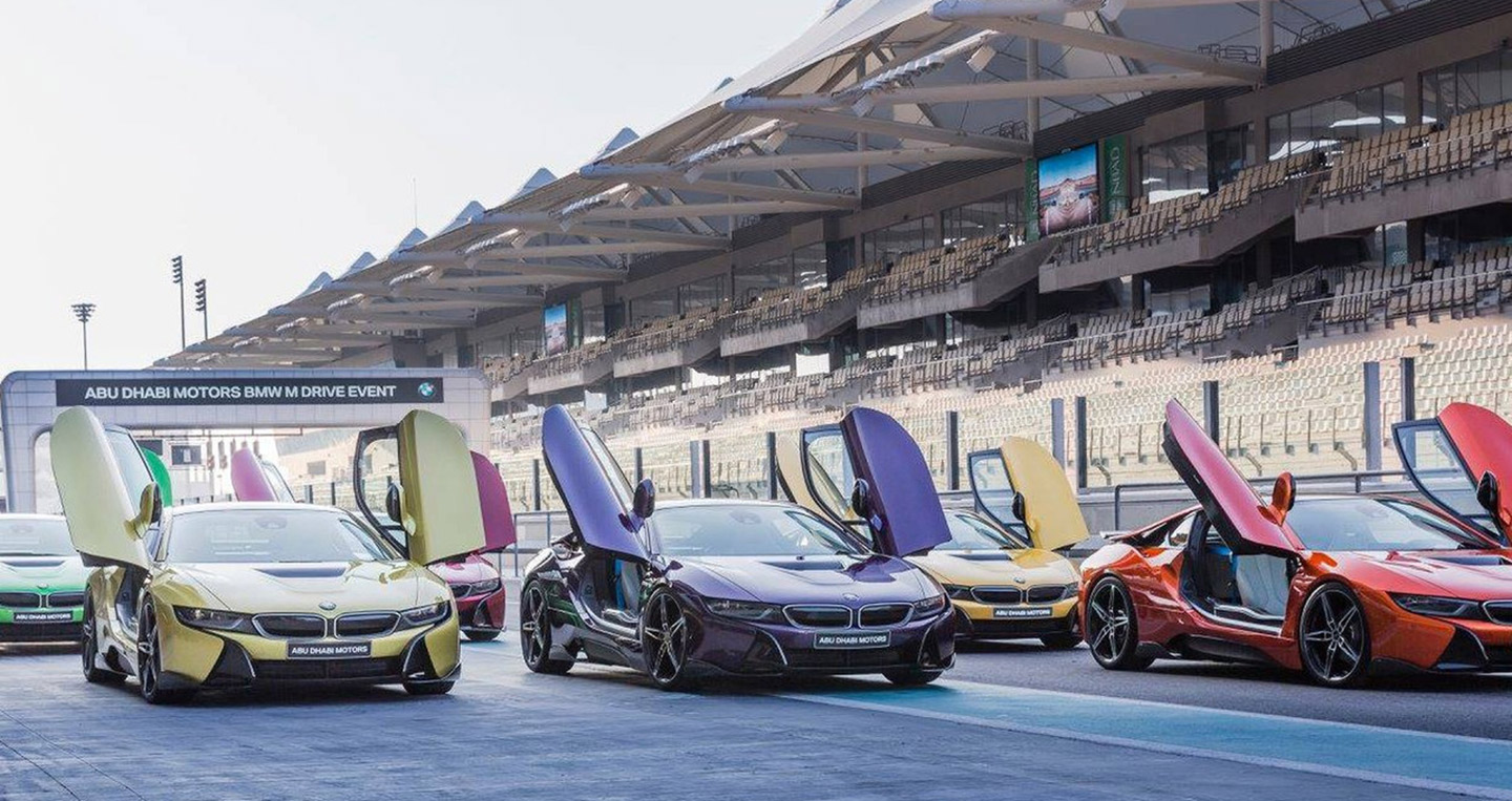 Dàn BMW i8 đủ sắc màu tụ họp colorful-bmw-i8s-at-yas-marina-circuit-6.jpg