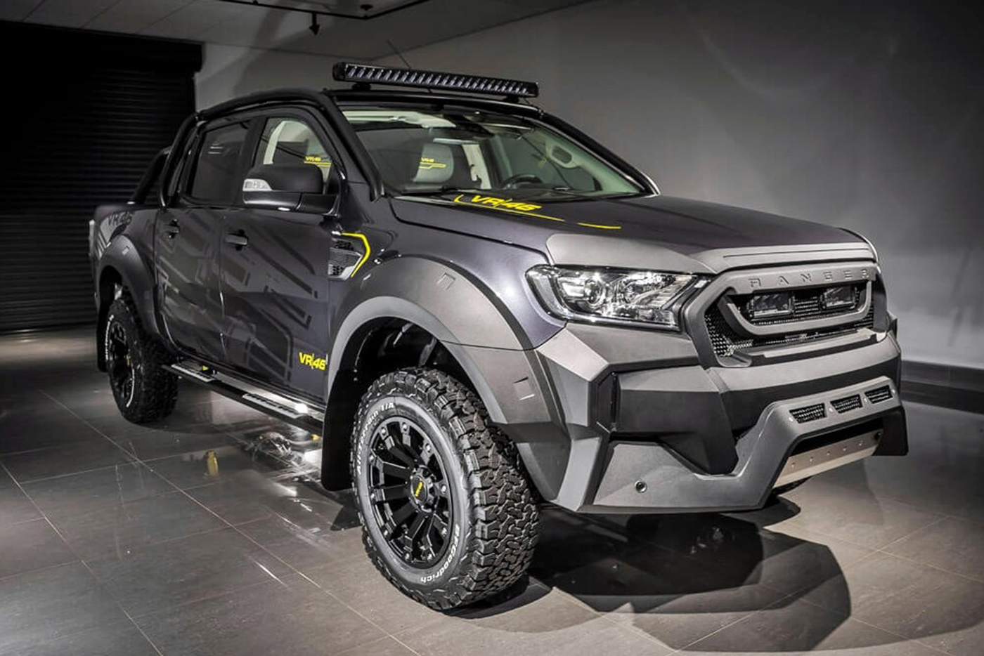 Ford Ranger Valentino Rossi - Bán Tải Offroad Hầm Hố