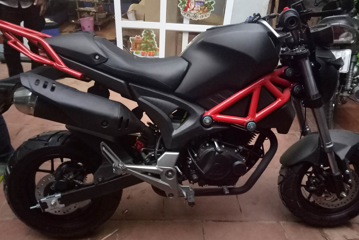 Ducati Monster" phiên bản mini tại Việt Nam, giá 24,5 triệu đồng