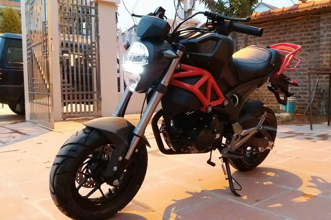 Cận cảnh Ducati Monster kiểu Thái giá hơn 35 triệu đồng