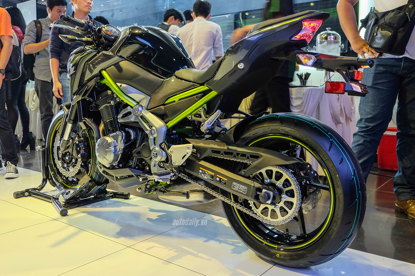 Kawasaki Z650 ABS và Z900 ABS 