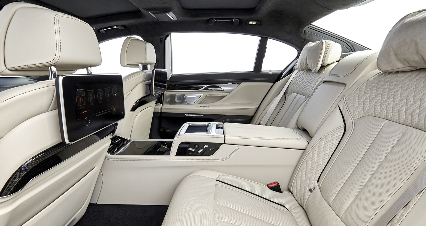 Xem ảnh chi tiết BMW M760i xDrive 2017 2017-bmw-m760li-xdrive-41.jpg