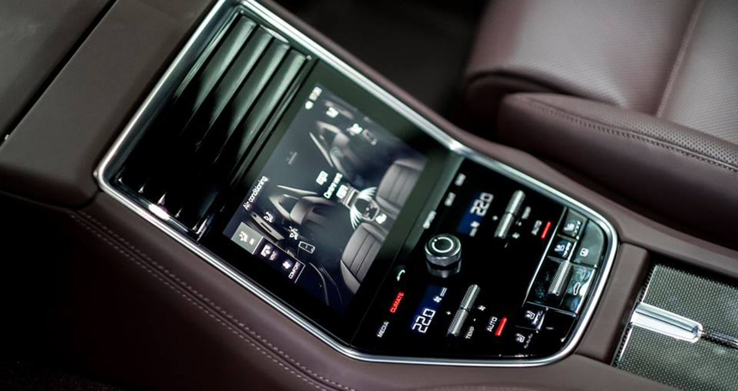 Ảnh chi tiết Porsche Panamera Turbo 2017 giá 12 tỷ trên phố Hà Nội 16864880-577002169162327-345051576438968005-n.jpg