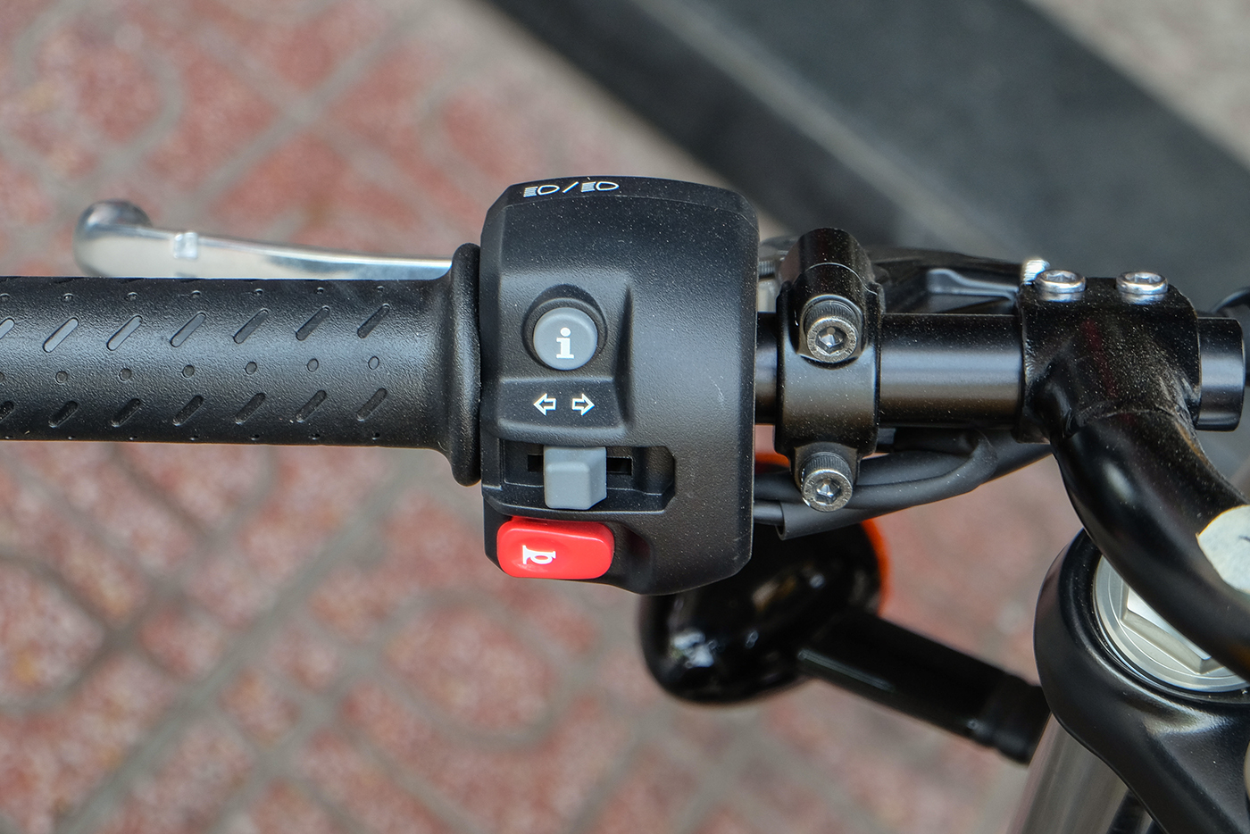 Ảnh chi tiết Triumph Street Cup 2017 giá 450 triệu tại Sài Gòn triumph-street-cup-2017-12.jpg