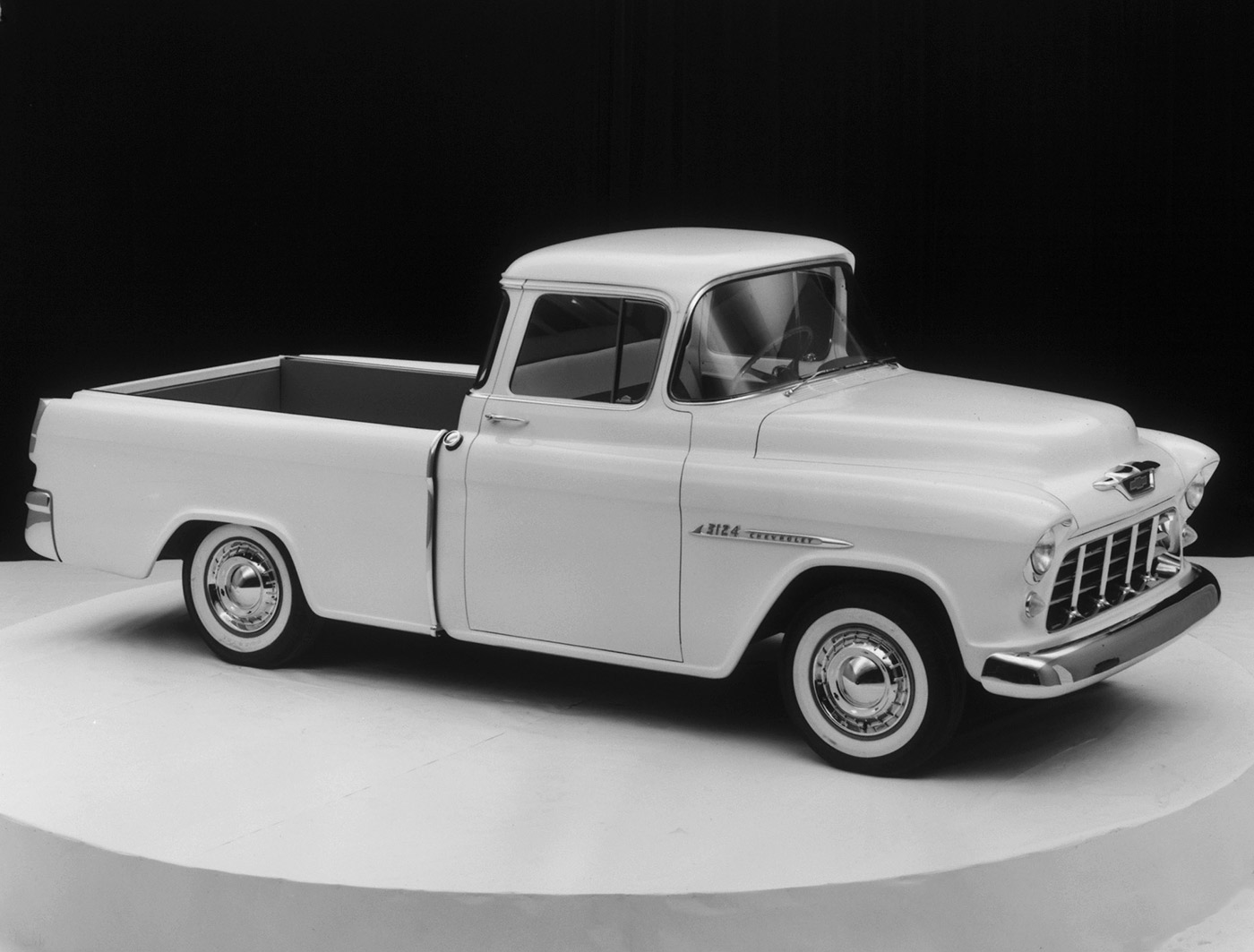Tìm hiểu lịch sử dòng xe bán tải Chevrolet task-force-series-1955-59.jpg