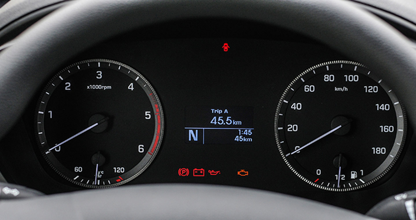 Ảnh chi tiết xe 16 chỗ Hyundai Solati 4-dong-ho.jpg