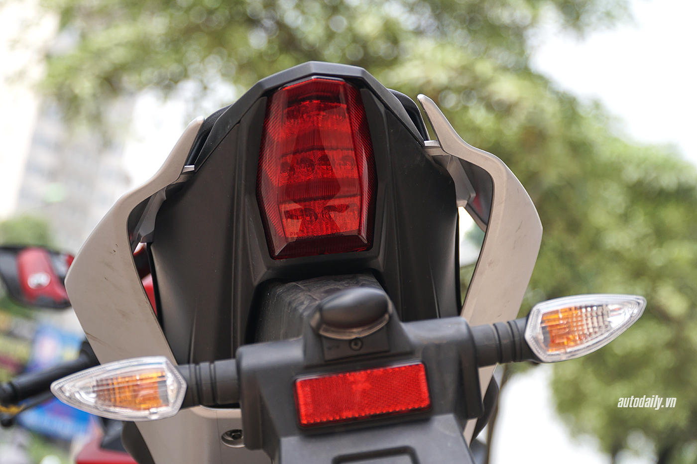 Ảnh chi tiết Yamaha R15 V3.0 2017 giá hơn 110 triệu tại Hà Nội yamaha-r15-2017-18.jpg