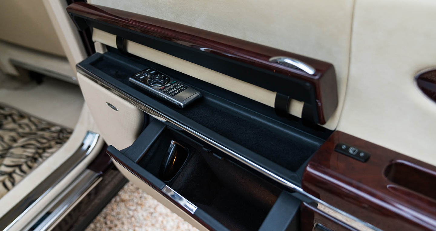 Ảnh chi tiết Sedan siêu sang Maybach 62 đời 2004 maybach-62-22.jpg