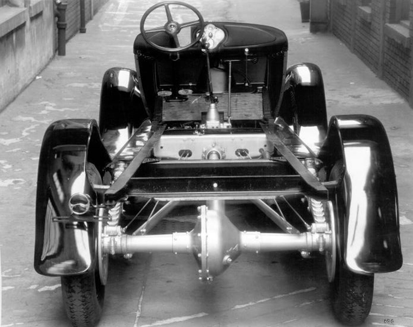 Lịch sử ít người biết về những chiếc xe tải của Ford 1929-model-aa-chassis-ar.jpg