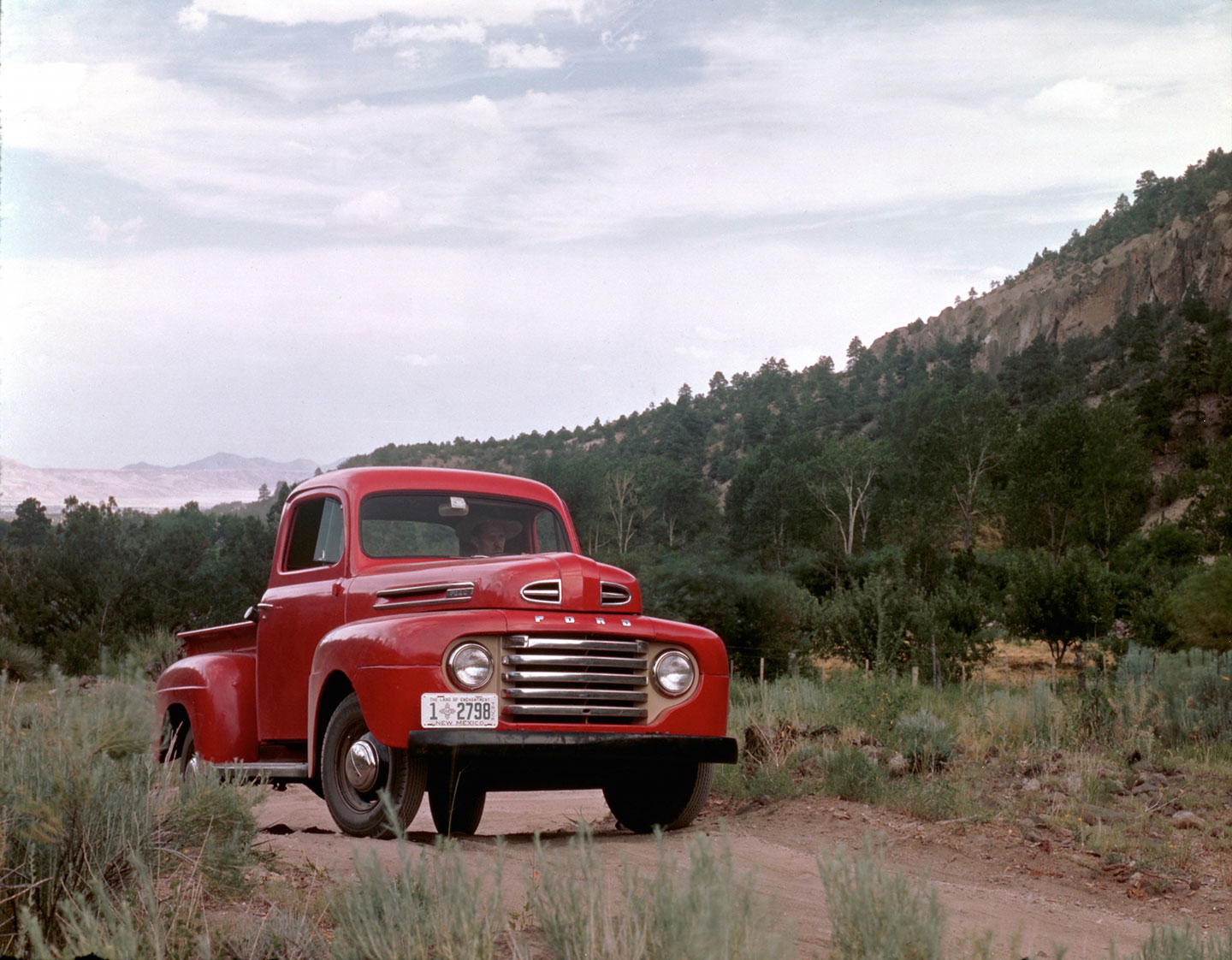 Lịch sử ít người biết về những chiếc xe tải của Ford 1948-ford-f-1-pickup-truck.jpg