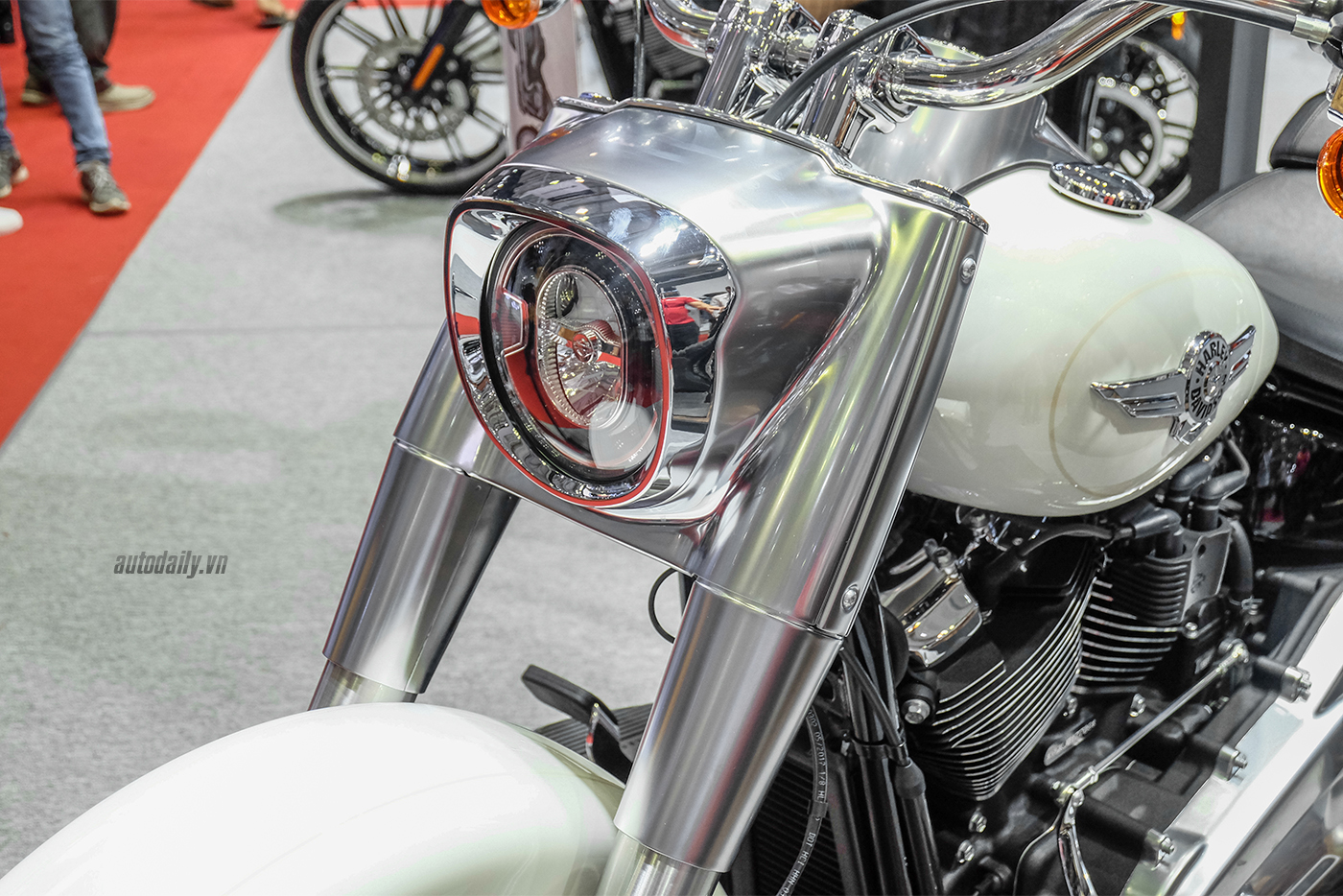 Xem thêm ảnh chi tiết Harley-Davidson Fat Boy 2018 harley-davidson-fat-boy-2018-33.jpg