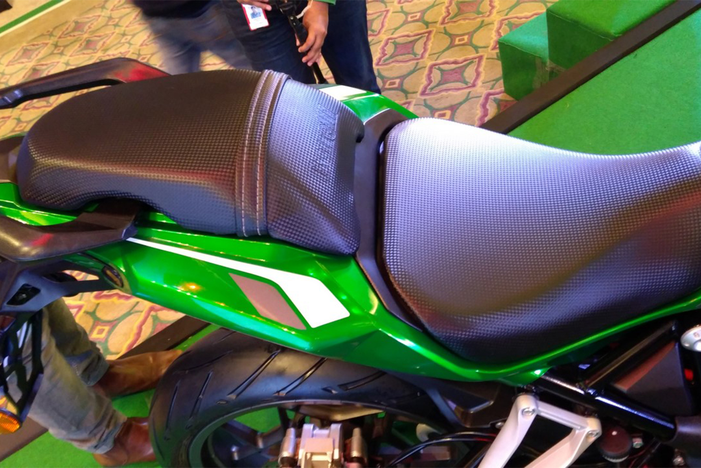 dsk-benelli-302r-seats-indian-launch.jpg