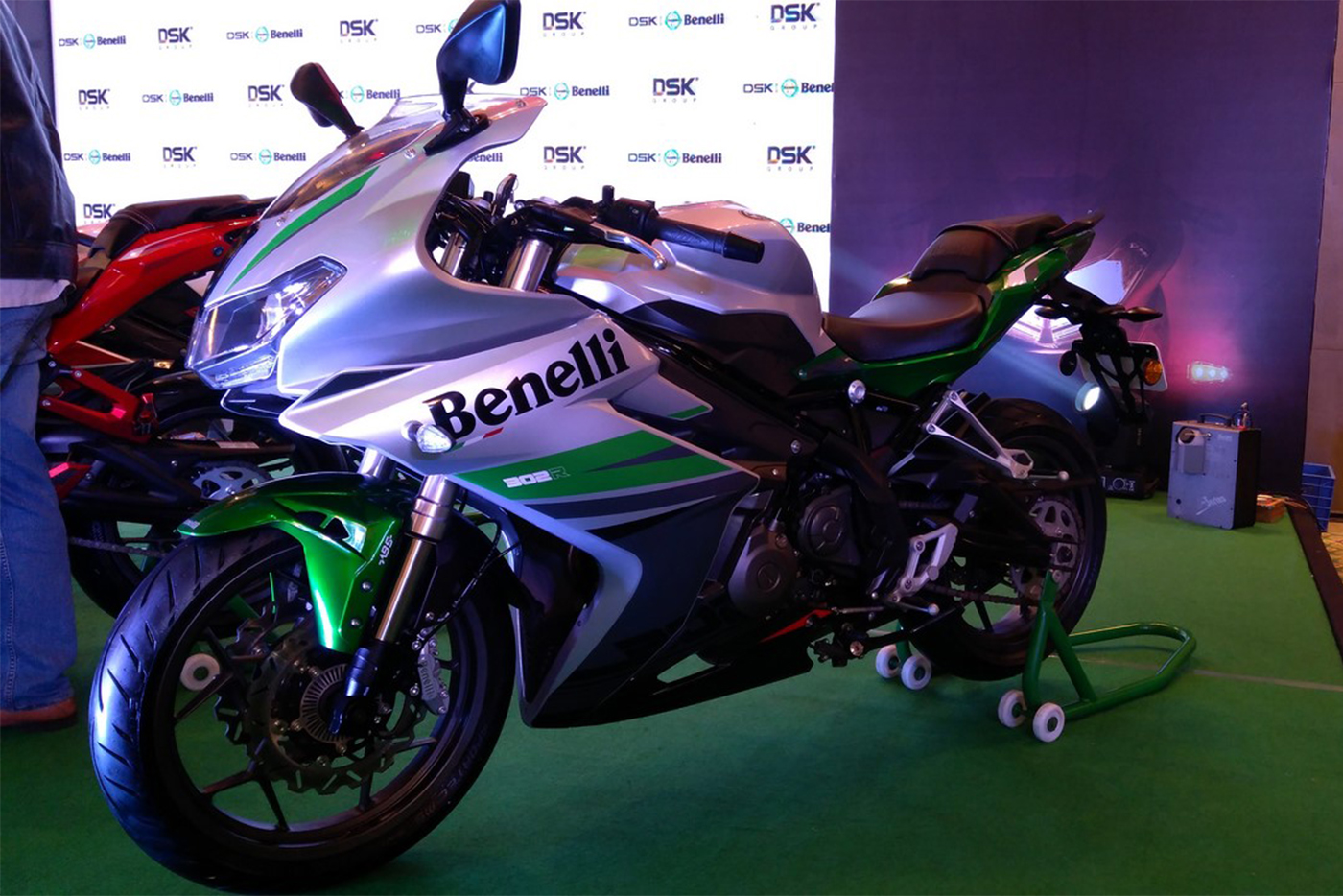dsk-benelli-302r-silver-verde-front-three-quarters-indian-launch.jpg