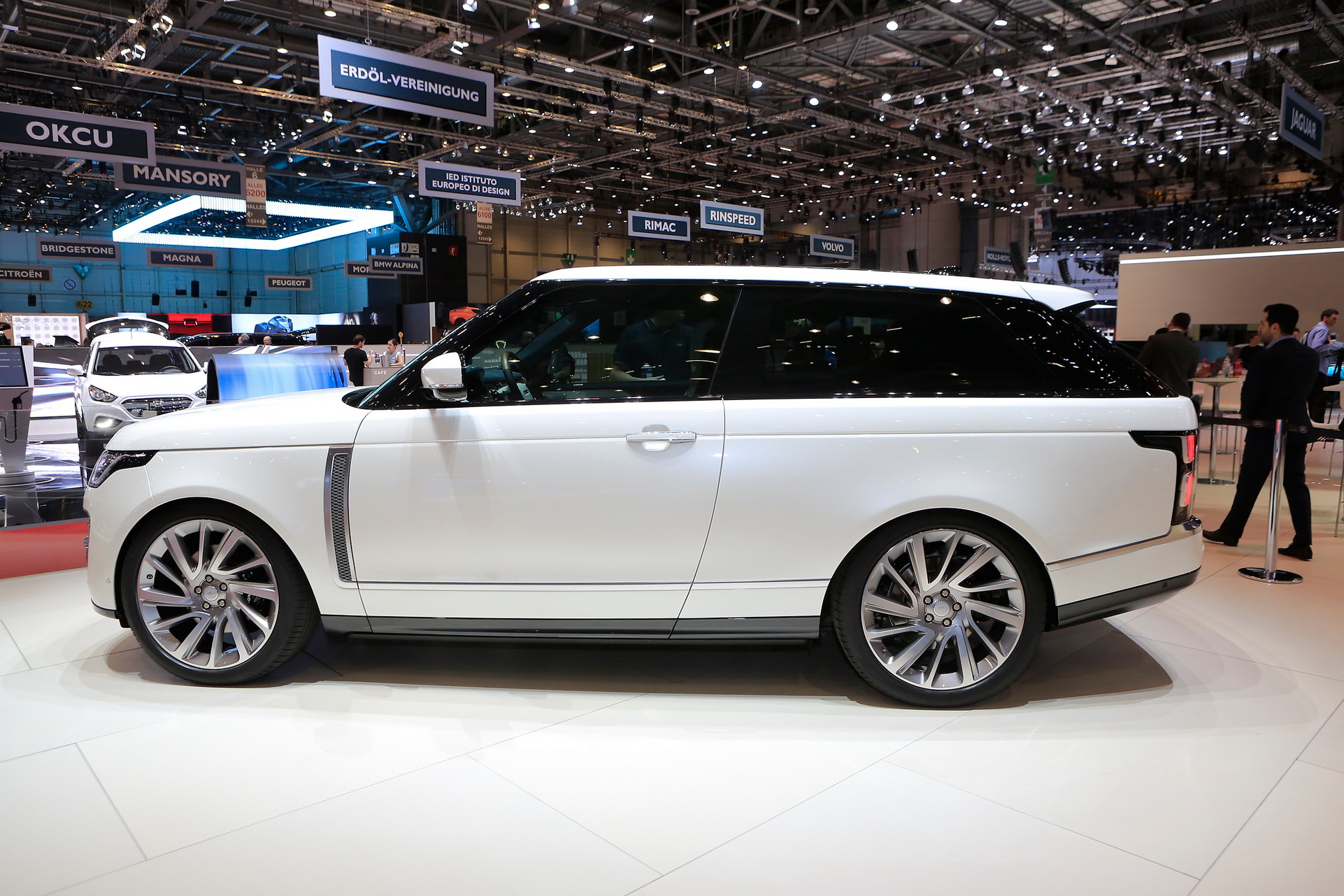 Ảnh chi tiết Range Rover SV Coupe range-rover-sv-coupe-13.jpg
