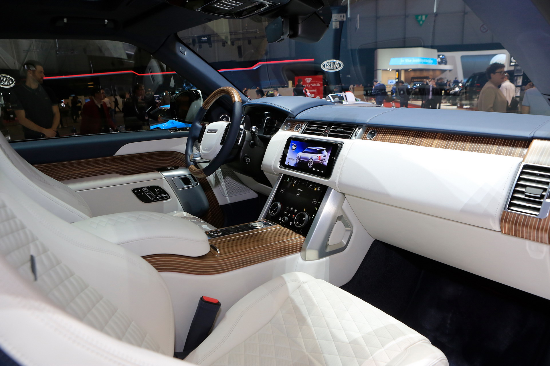 Ảnh chi tiết Range Rover SV Coupe range-rover-sv-coupe-5-1.jpg