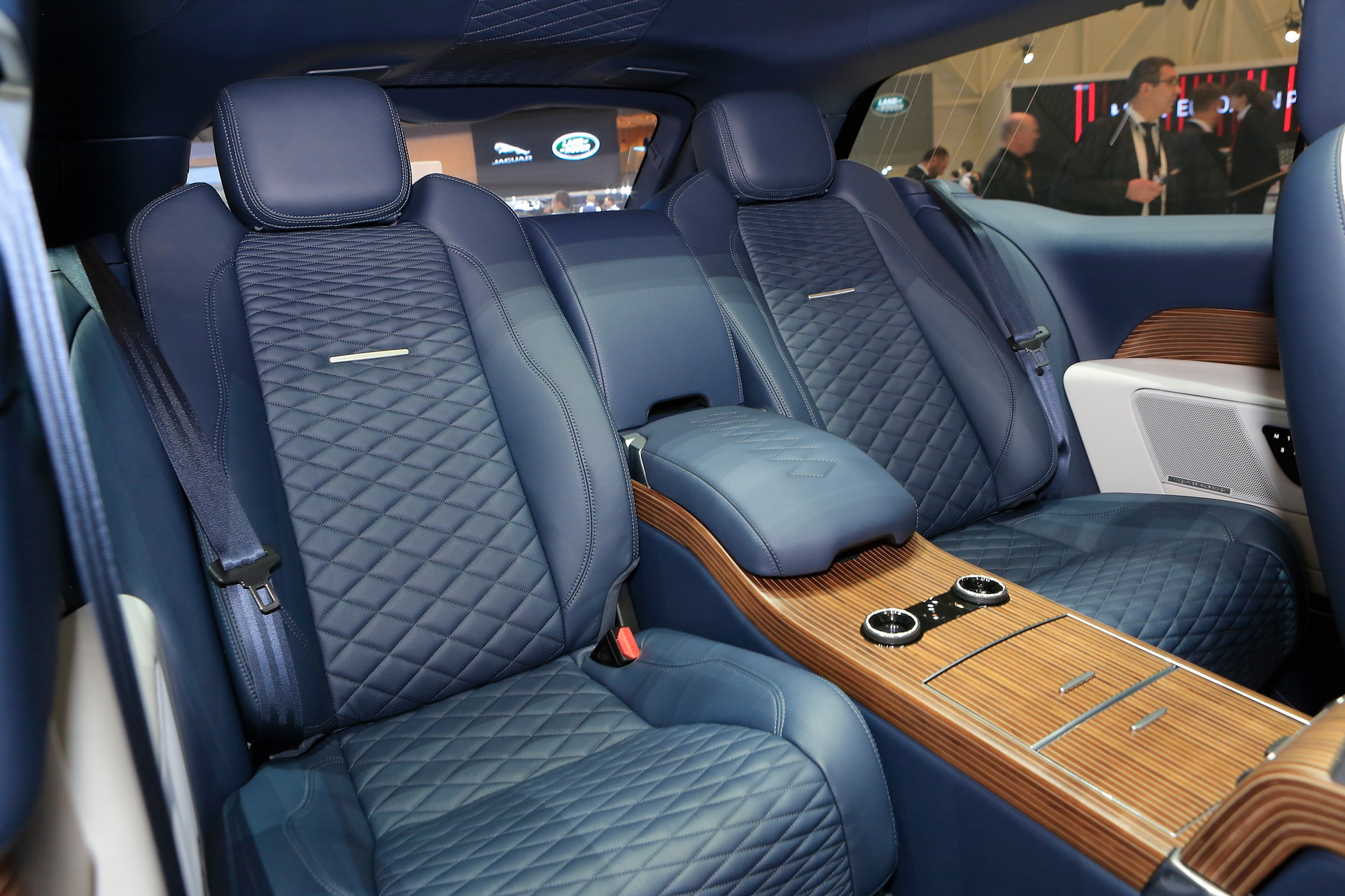 Ảnh chi tiết Range Rover SV Coupe range-rover-sv-coupe-7.jpg